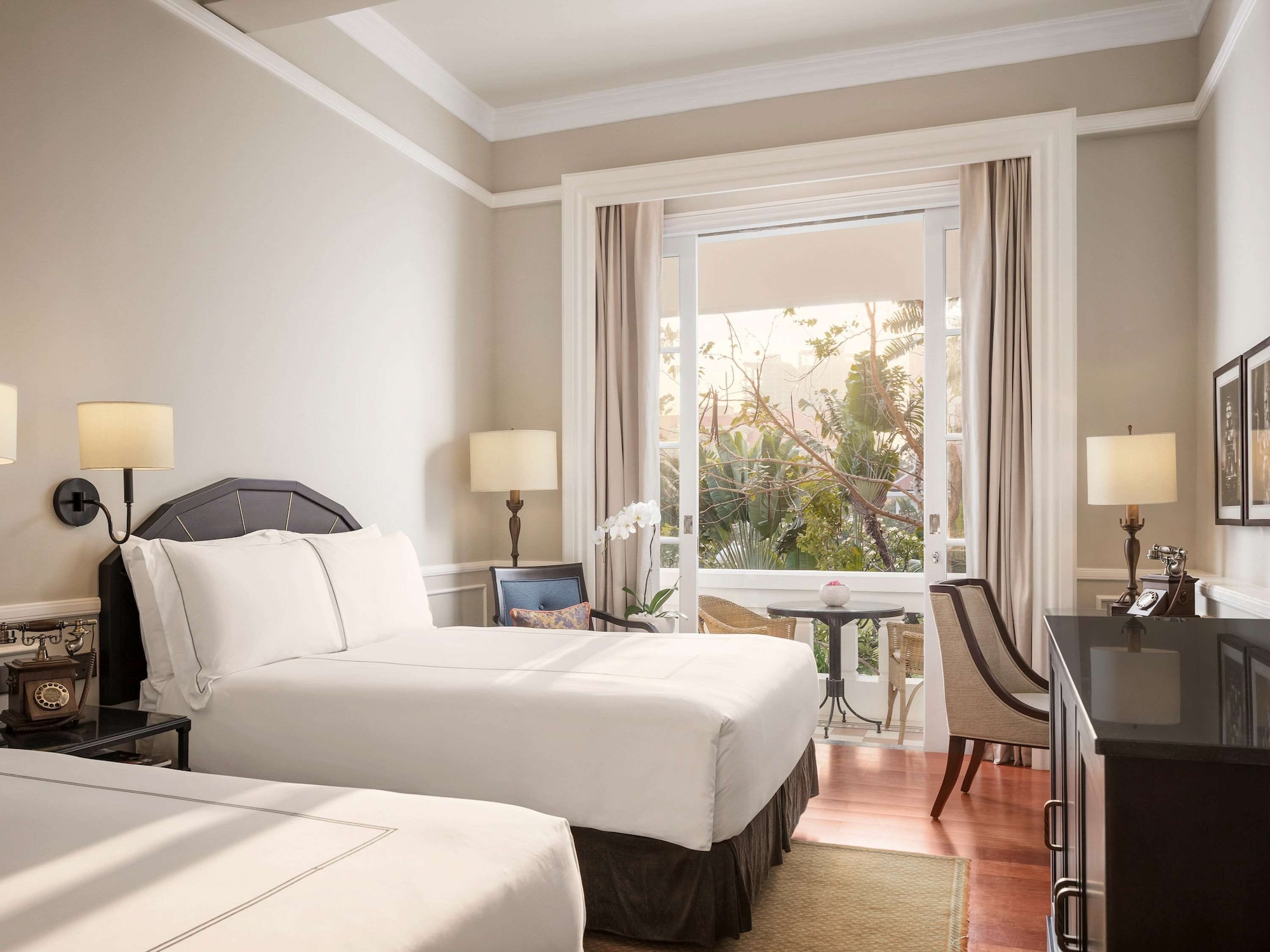 State, Twin Beds, Raffles Hotel Le Royal 6/10