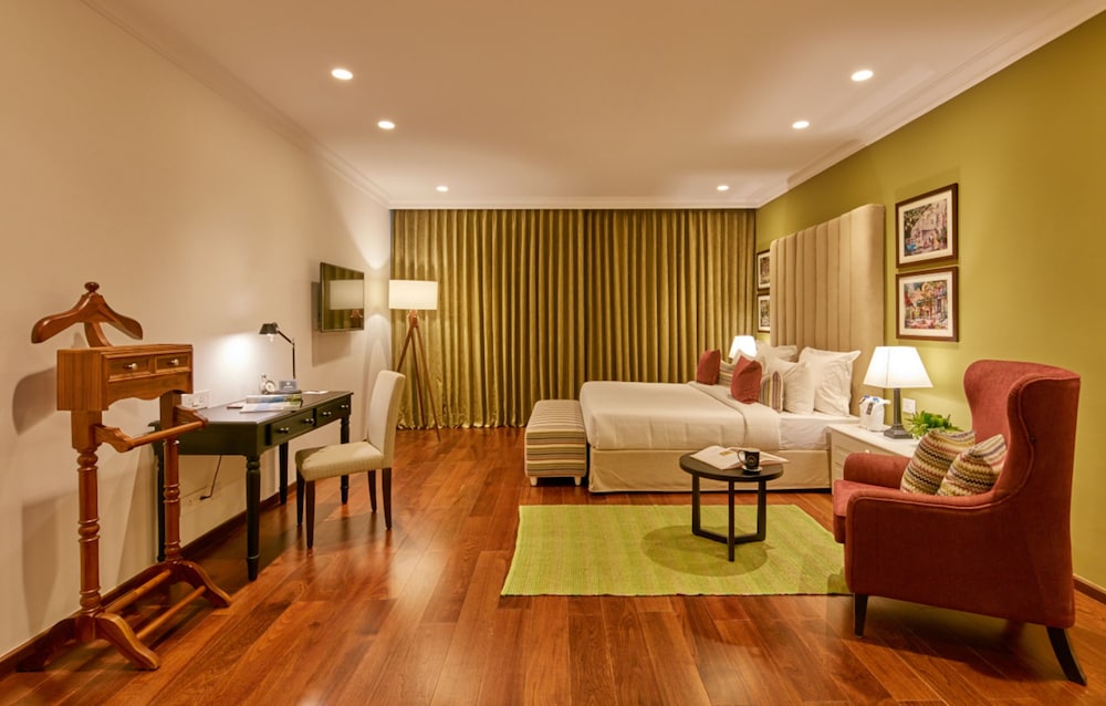THE WAVERLY HOTEL & RESIDENCES 42/57