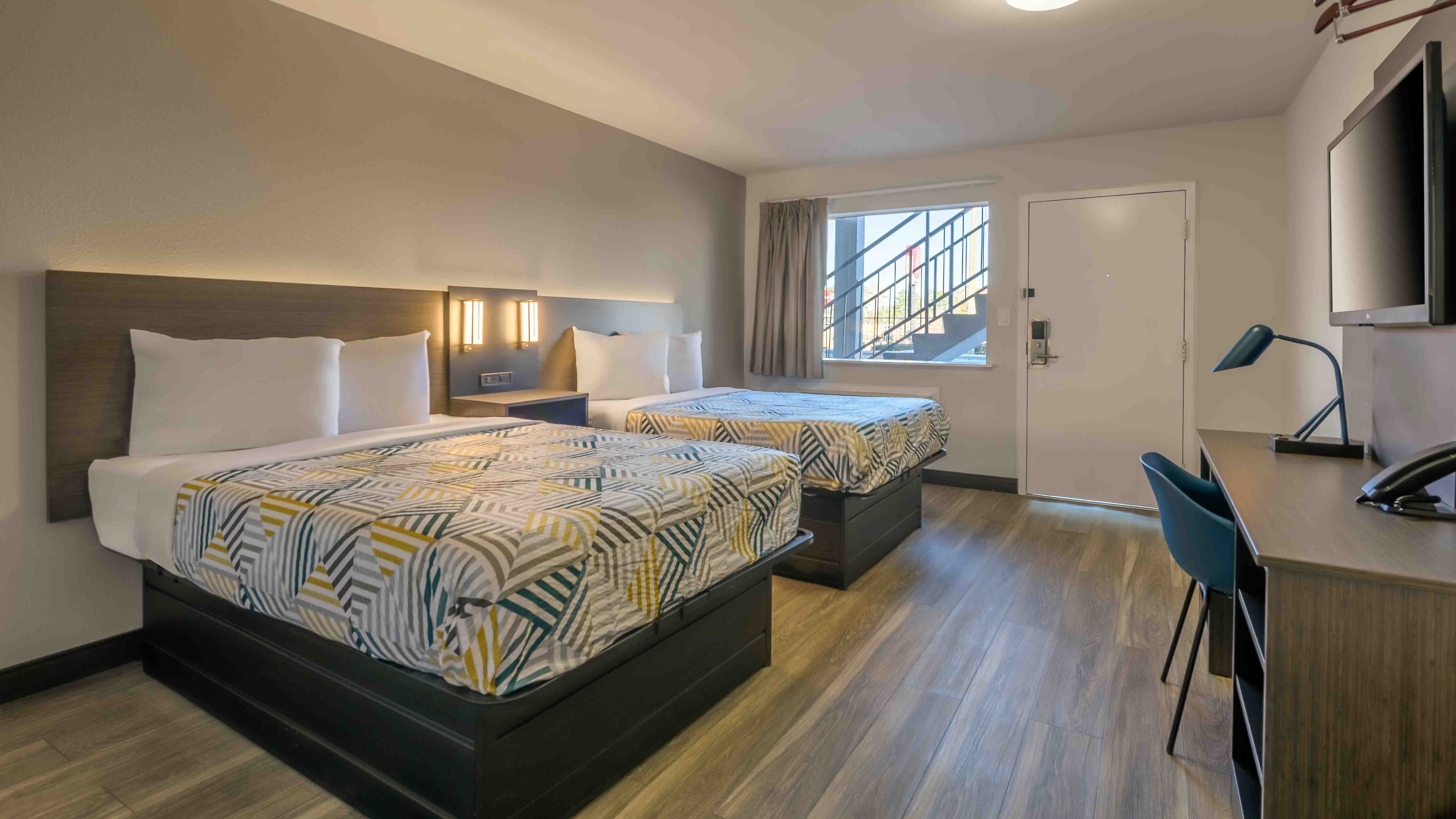 2 Full Beds - Non-Smoking