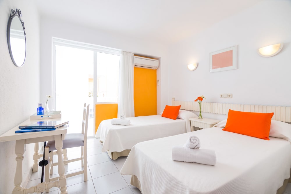 ROOM, TWIN BEDS, BALCONY