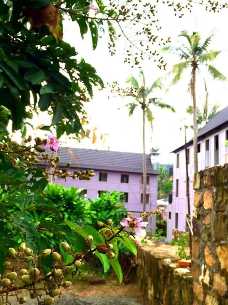 Coco Valley Hotel & Restaurant 59/64