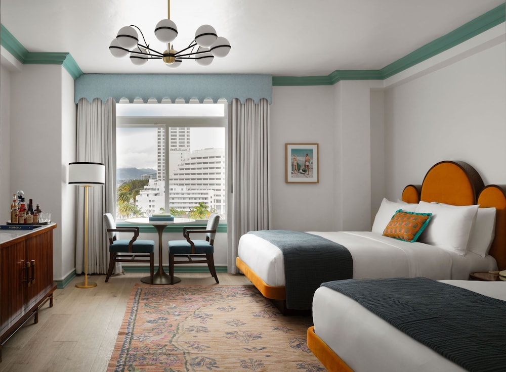 COASTAL, 2 QUEEN BEDS