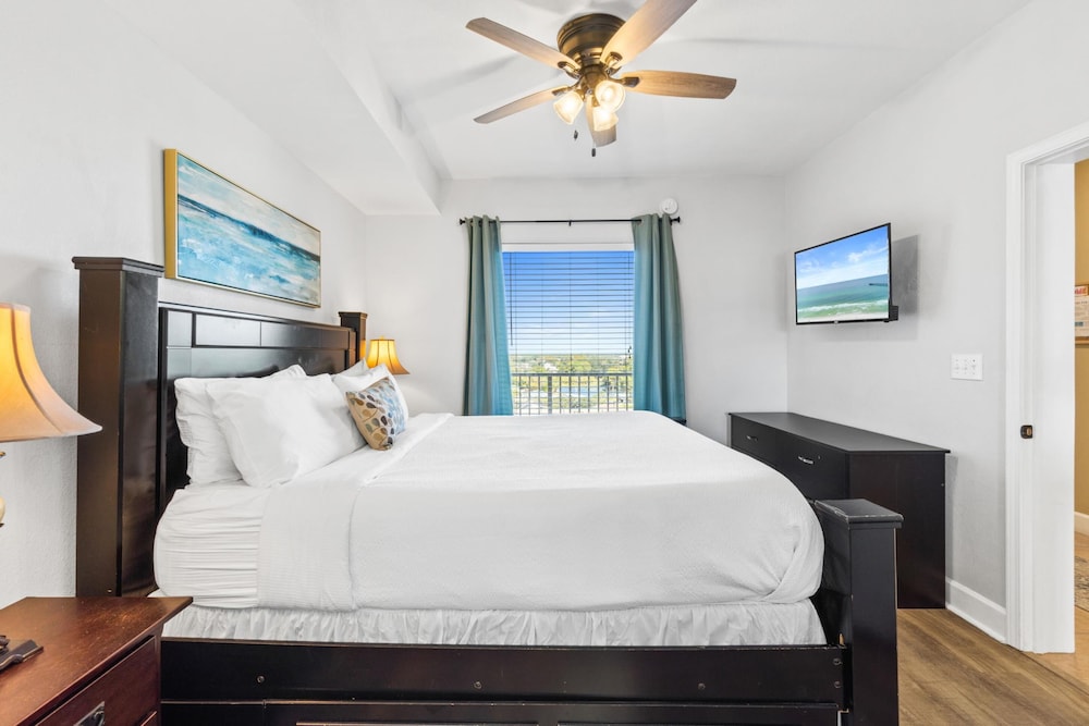2 BEDROOMS, CONDO, OCEAN VIEW