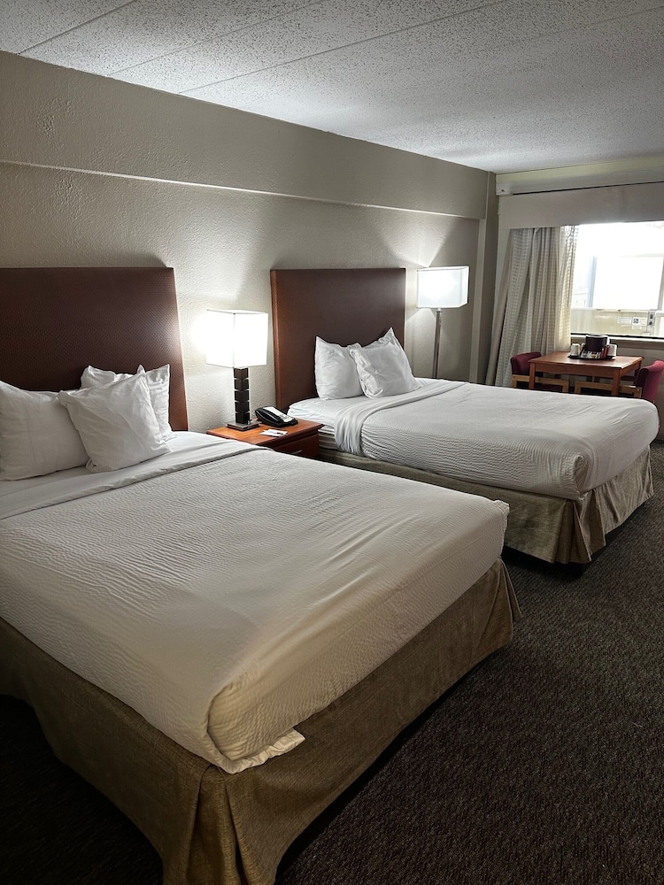 Ramada By Wyndham Virginia Beach 12/37