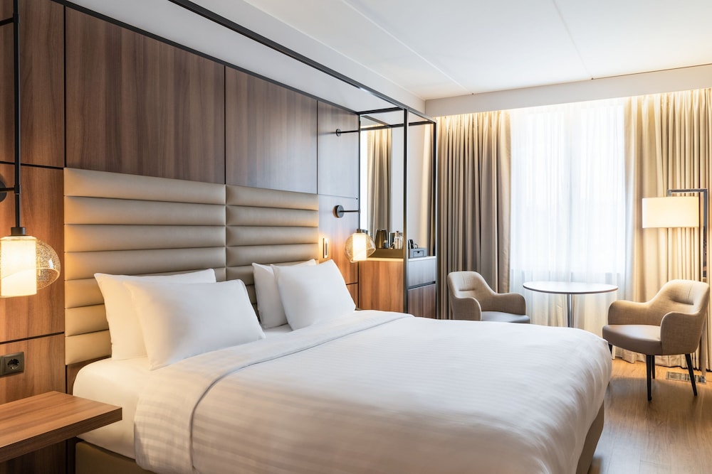 AC Hotel by Marriott Stockholm Ulriksdal 12/40