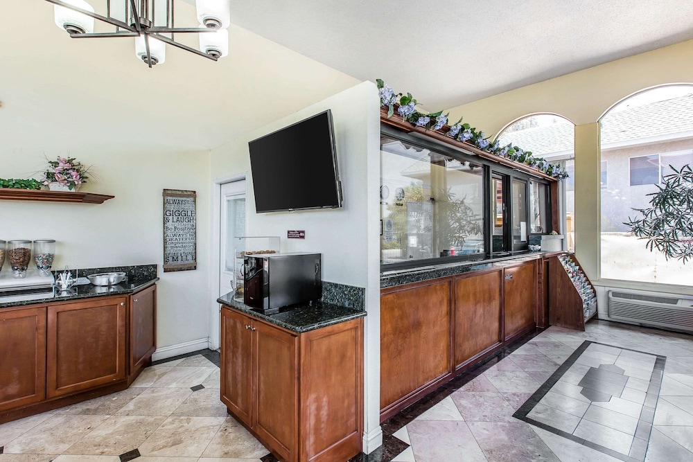Rodeway Inn & Suites Canyon Lake Menifee West 9/62