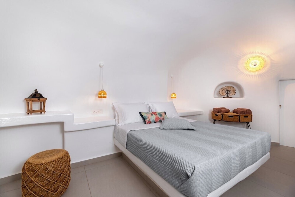 Cave, Suite, 2 Queen Beds, Annex