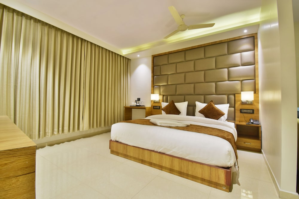 AURA ONE HOTEL 10/45