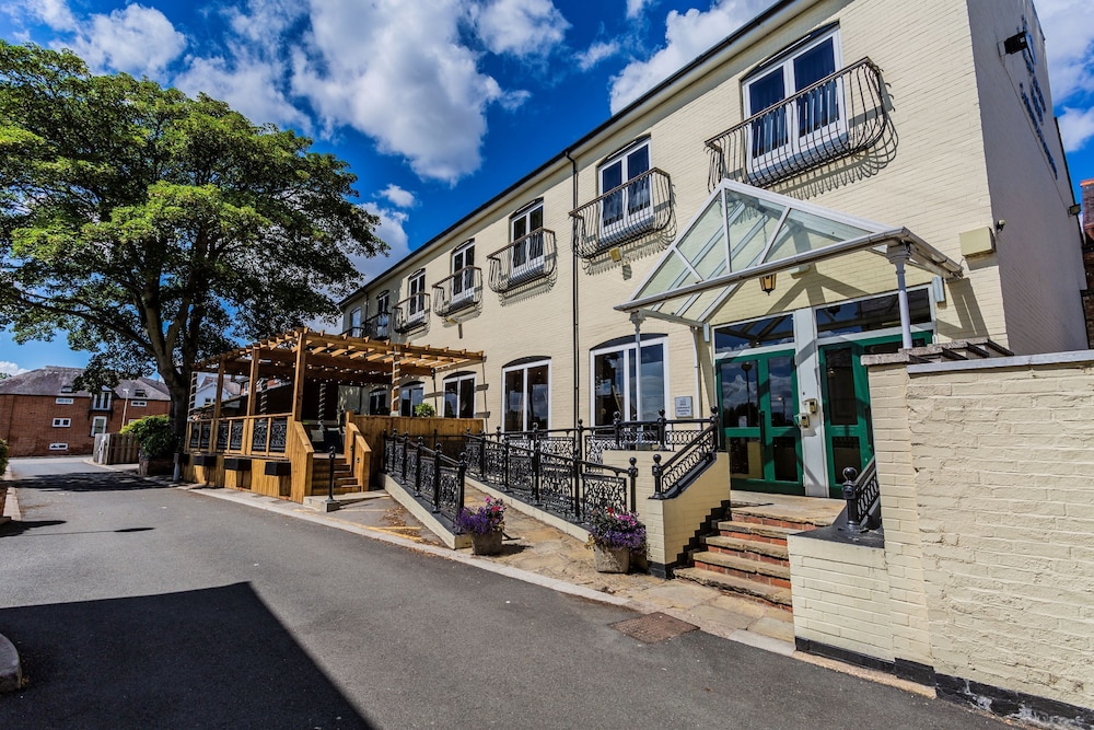 Best Western the Three Swans Hotel 61/69