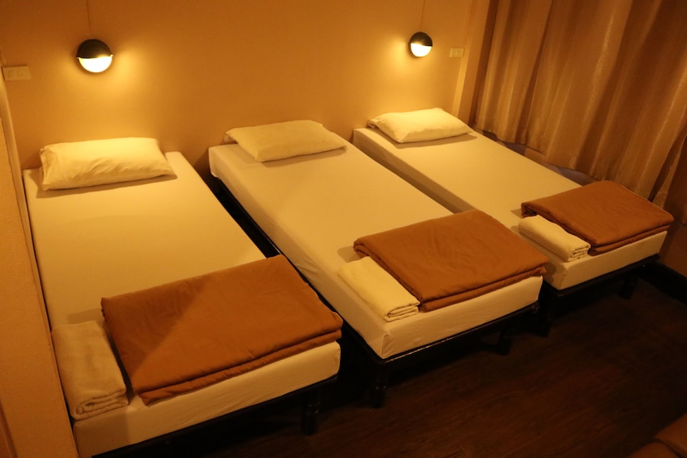 Suksawad Hotel 14/24