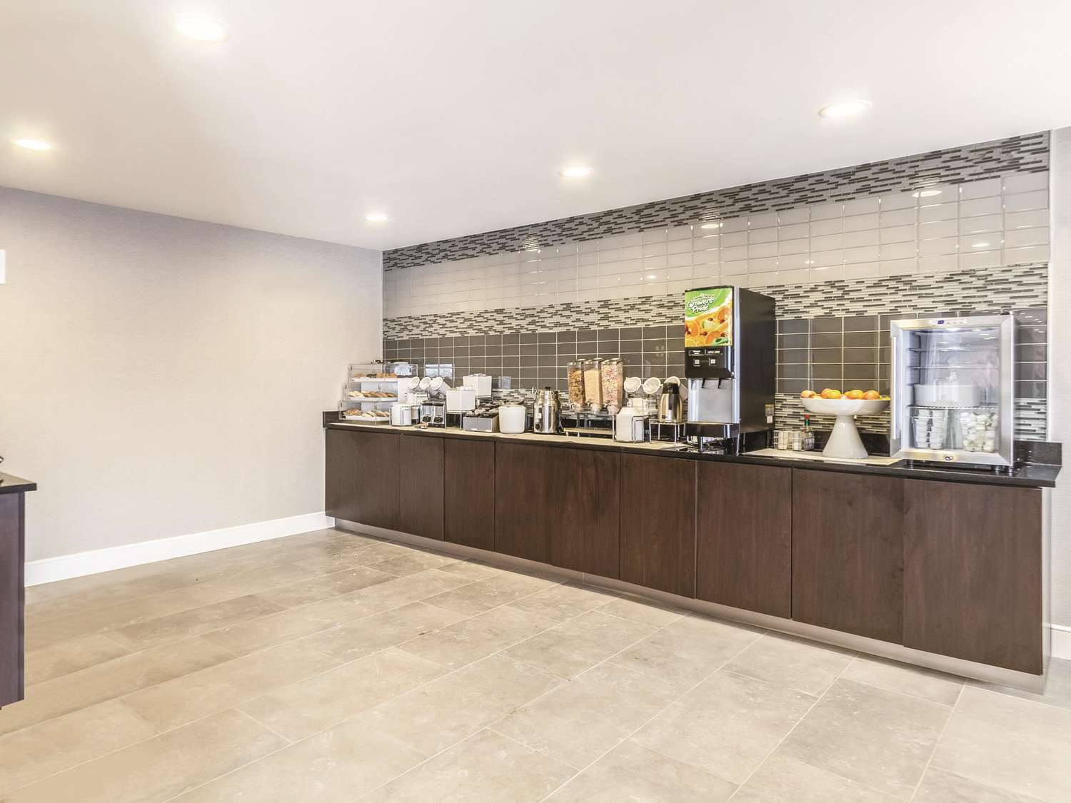 La Quinta Inn & Suites by Wyndham Cleveland - Airport North 3/44