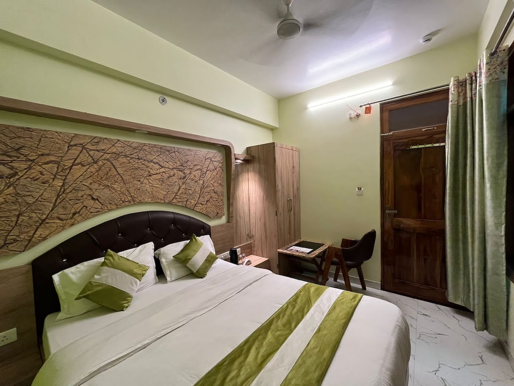 Hotel Prabhat 10/50