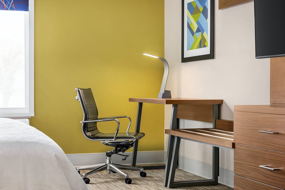 Holiday Inn Express Suites Philadelphia Mt Laurel 48/54