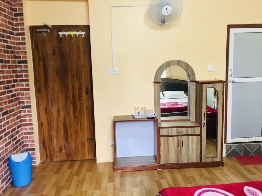 Sara's Backpackers Hotel 40/74