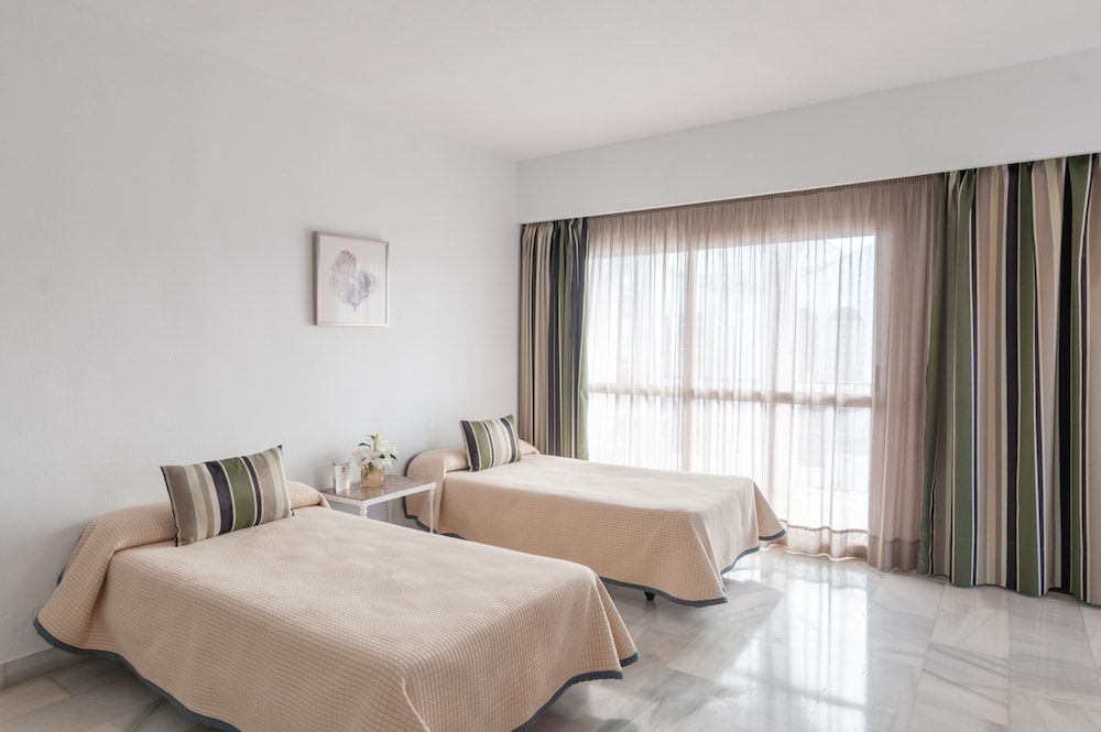 Occidental Puerto Banus 38/75