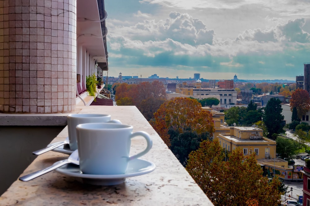 B B Piramide Terrace 51/54