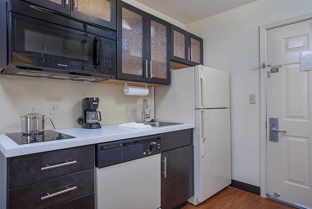 Candlewood Suites Louisville Airport, an IHG Hotel 37/39