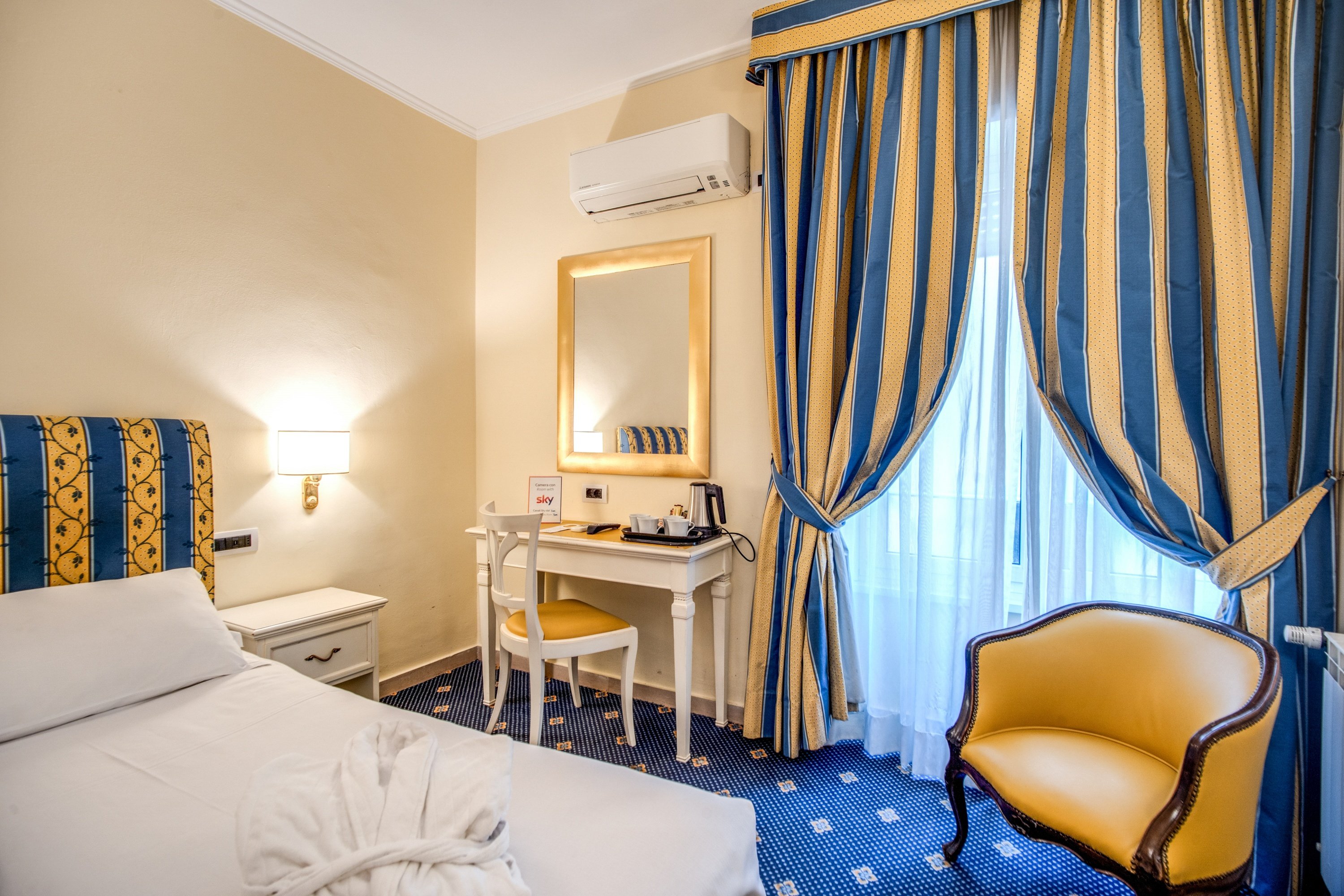 Napoleon Hotel 25/64