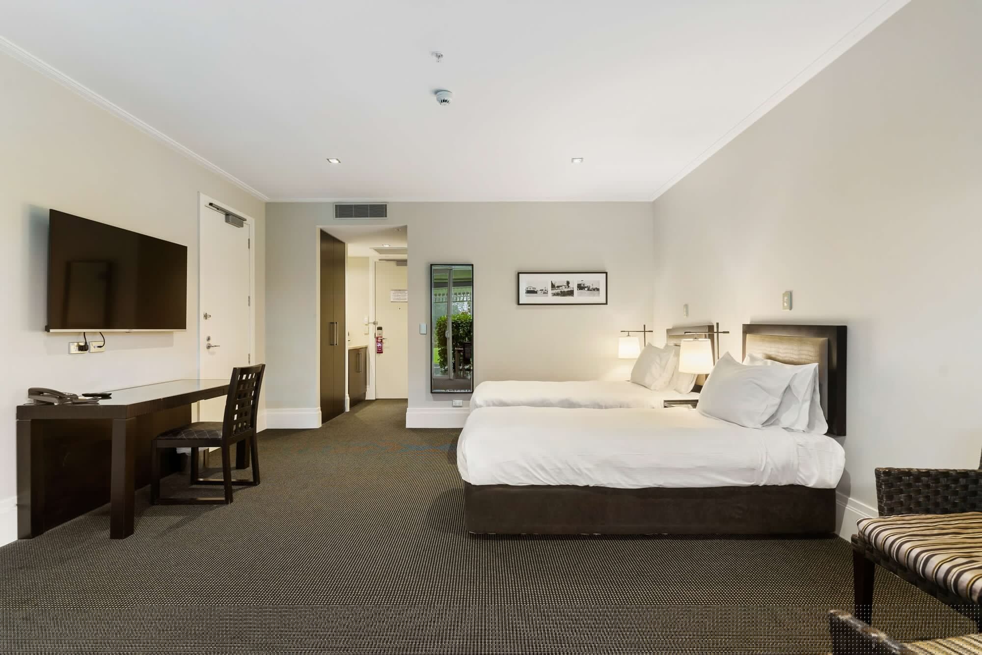 ROOM, TWIN BEDS