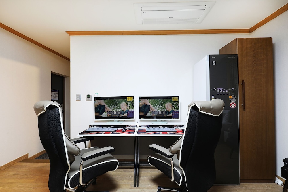 Hotel Food & Tour 42/50