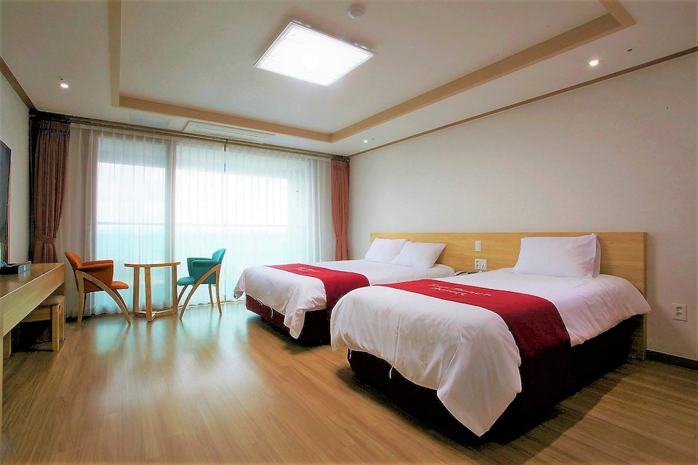 Sunbeach Resort 18/40