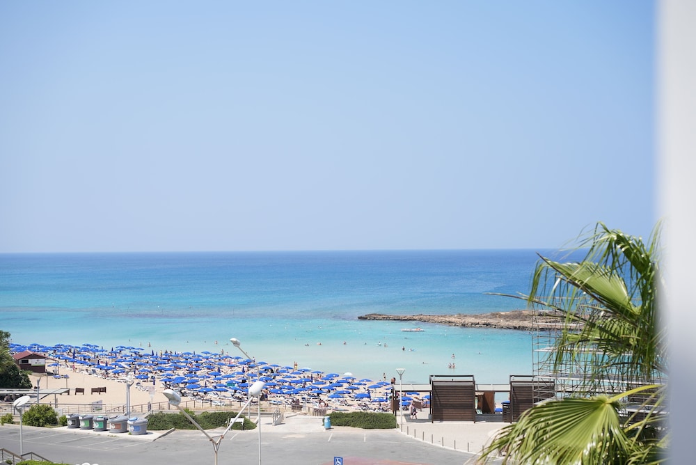 Astreas Beach Hotel 32/50