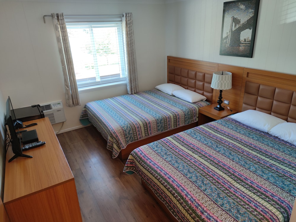 BASIC, 2 QUEEN BEDS