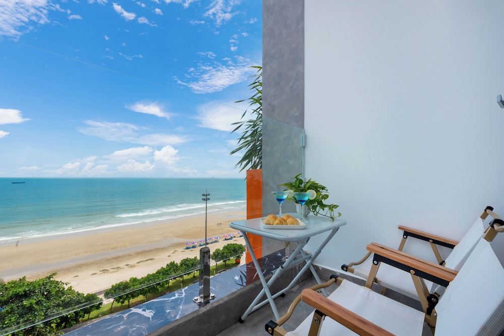 Ngoc Hanh Beach Hotel 66/75