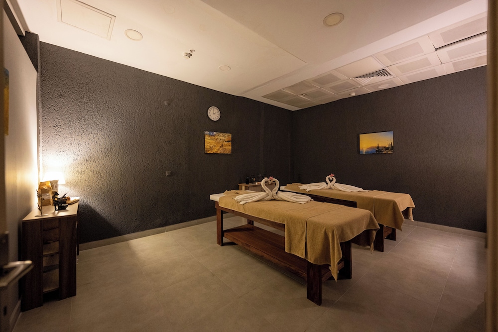 INTERSTELLAR HOTEL 44/59