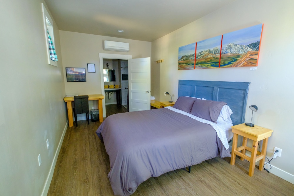 Eastside Guesthouse 12/57