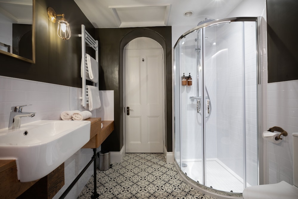 The Bath Hotel 56/61
