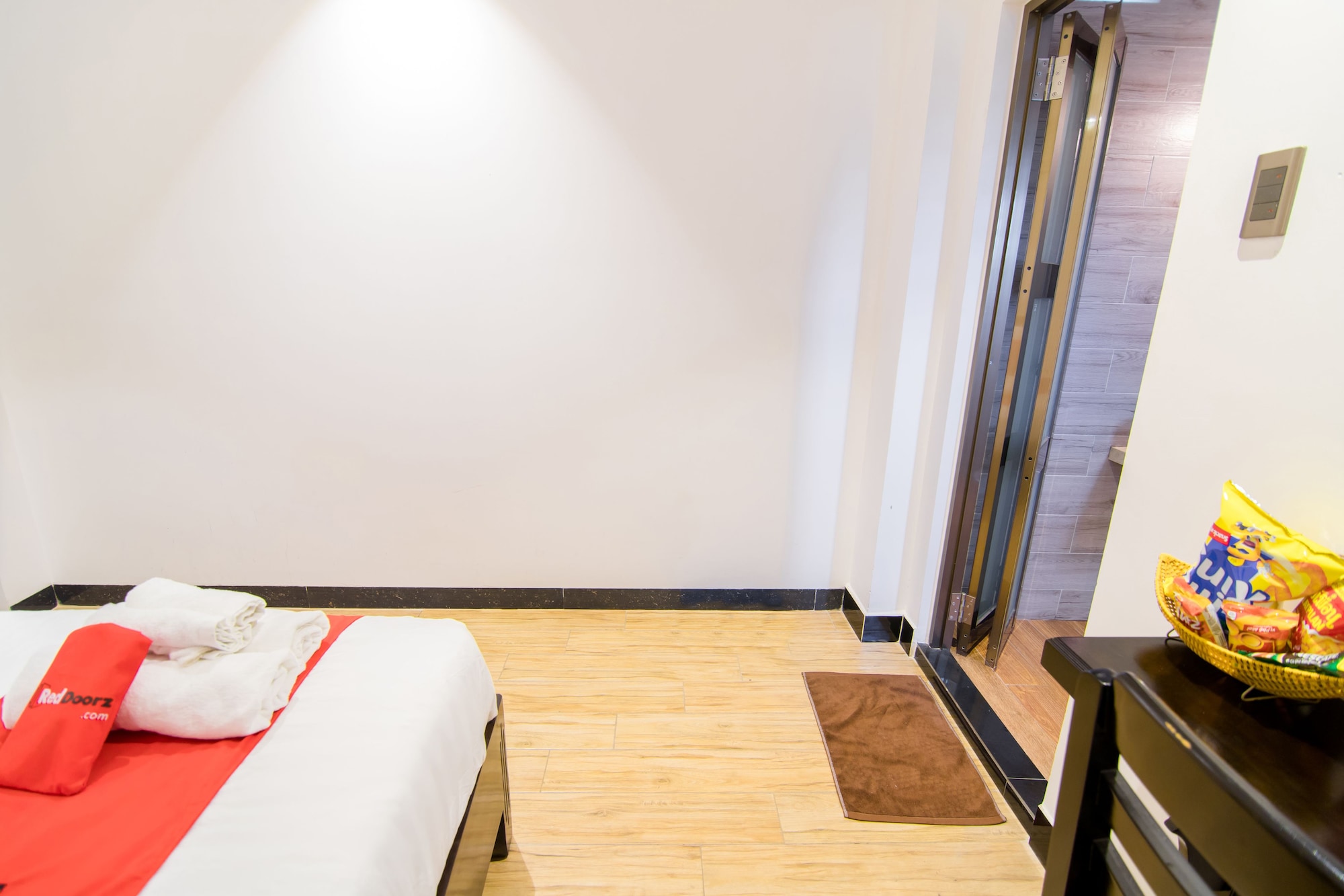 غرفة قياسية بسرير مزدوج، Reddoorz Plus Near Ba Chieu Market 4/6