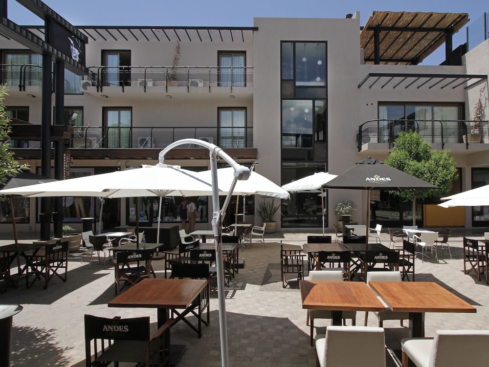 Plaza Paradiso Petit Hotel 51/62