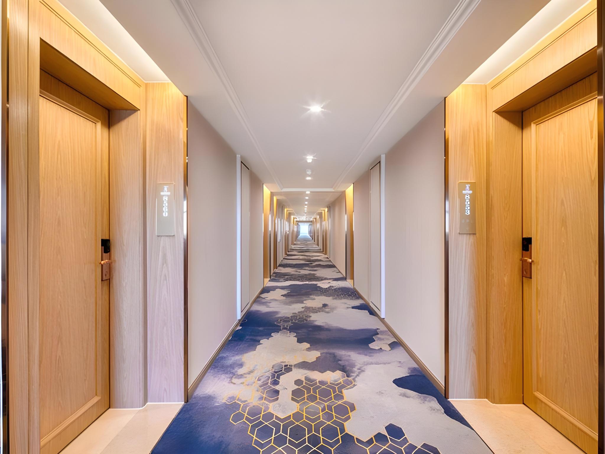 Vienna International Hotel (Urumqi International Airport) 14/27