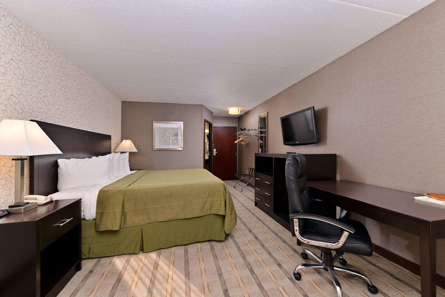 Quality Inn & Suites Matteson near I-57 7/30