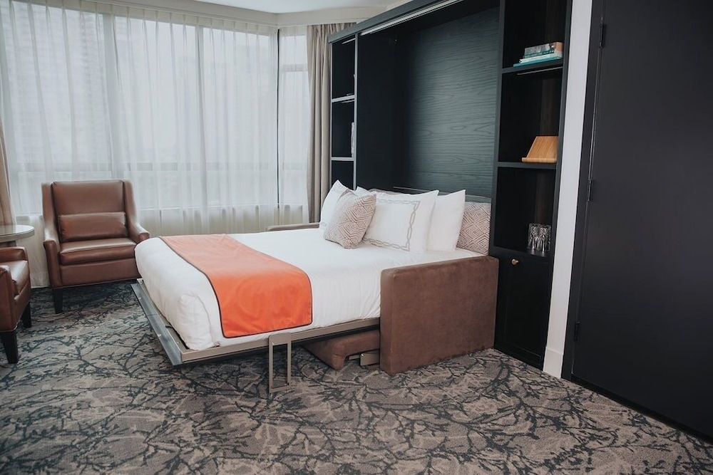Parker, Executive, Suite, King Bed, Queen Murphy Bed