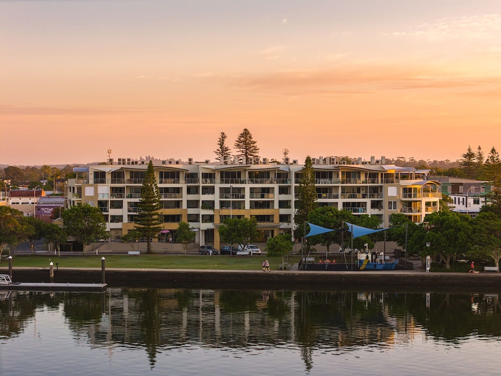 Riverside Holiday Apartments 7/78