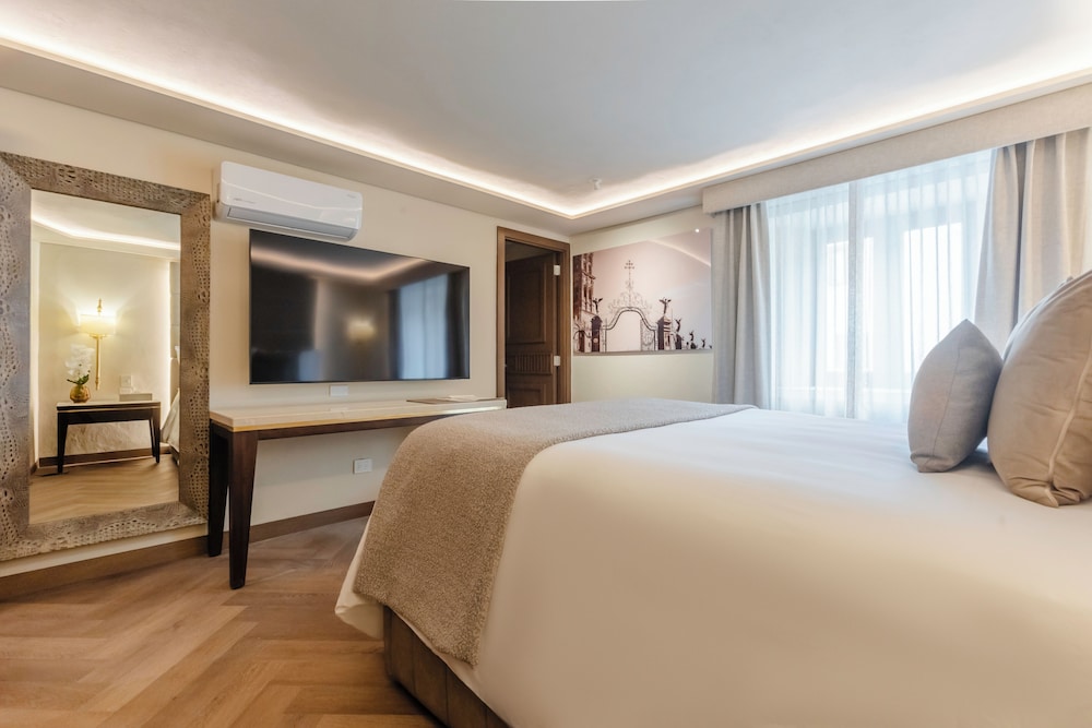 Real, King Bed