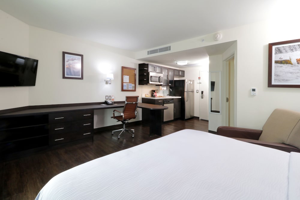 CANDLEWOOD SUITES QUERETARO JURIQUILLA 25/71