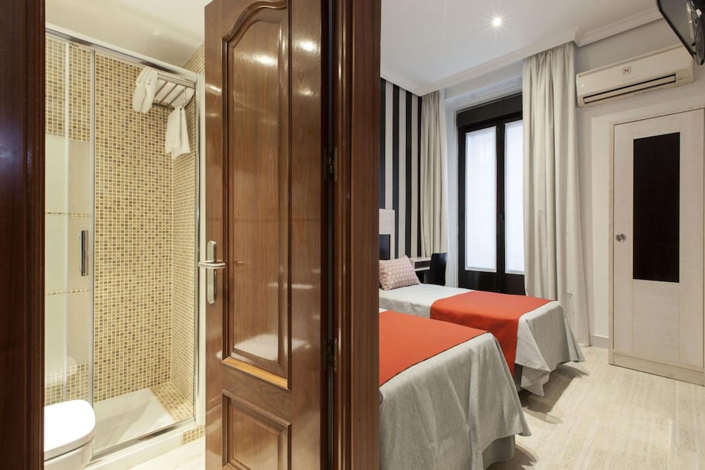 Hostal Castilla I. 31/43