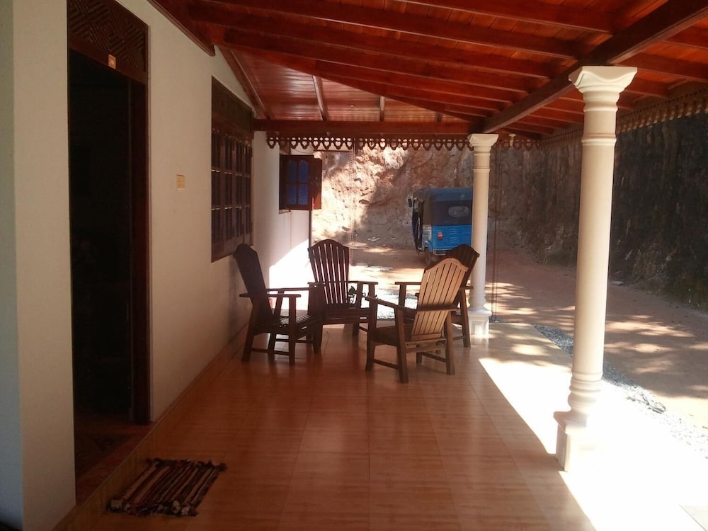 Damith Tourist Inn 30/44