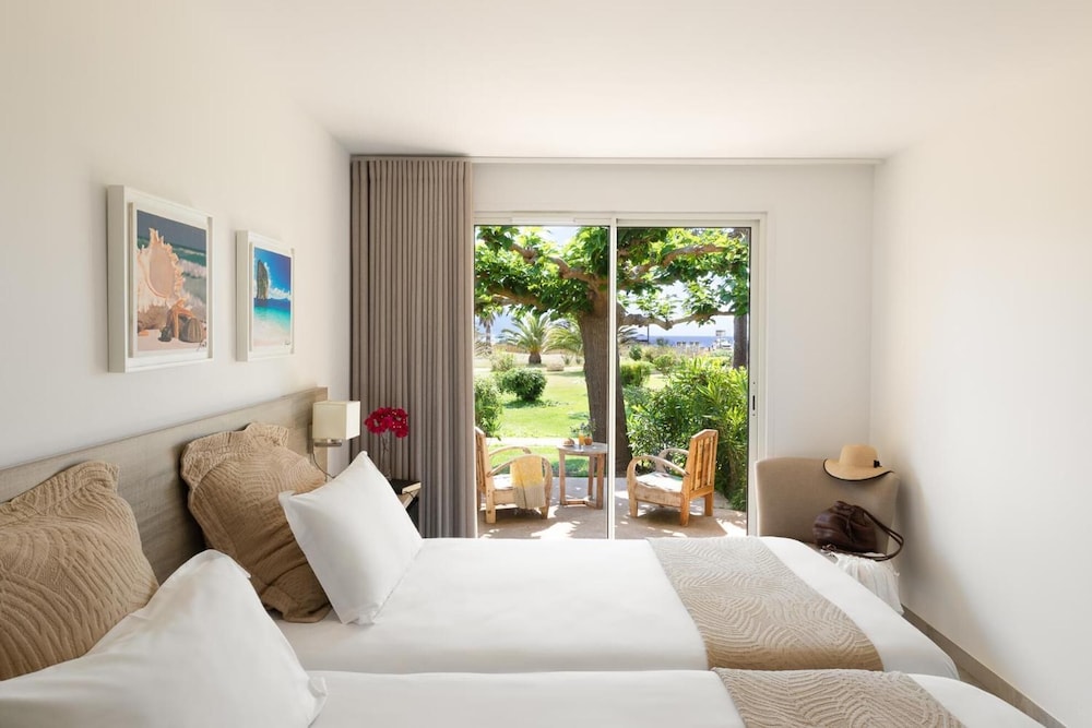 Marina Di Lava Hotel 30/60