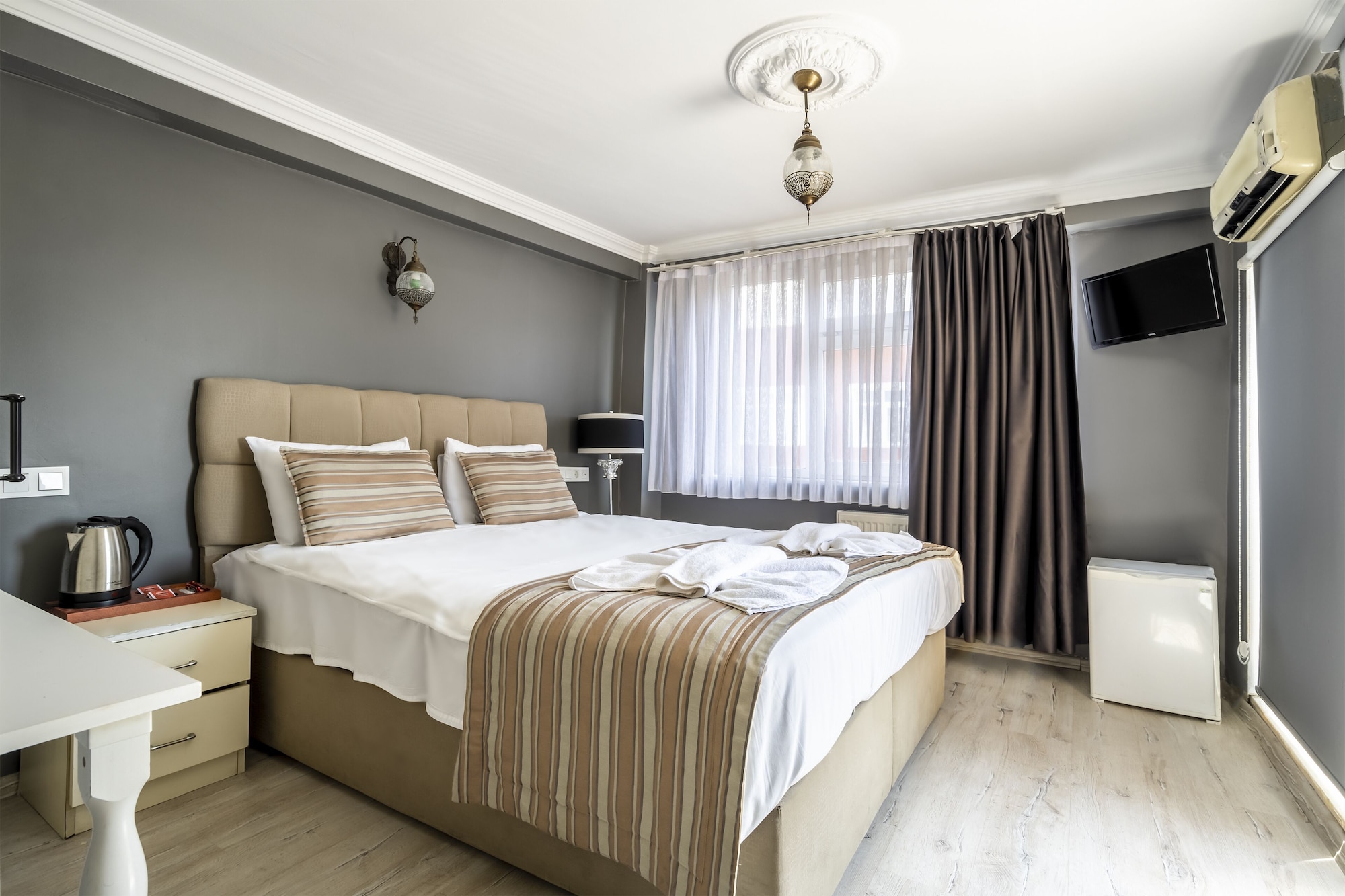 DELUXE, DOUBLE BED