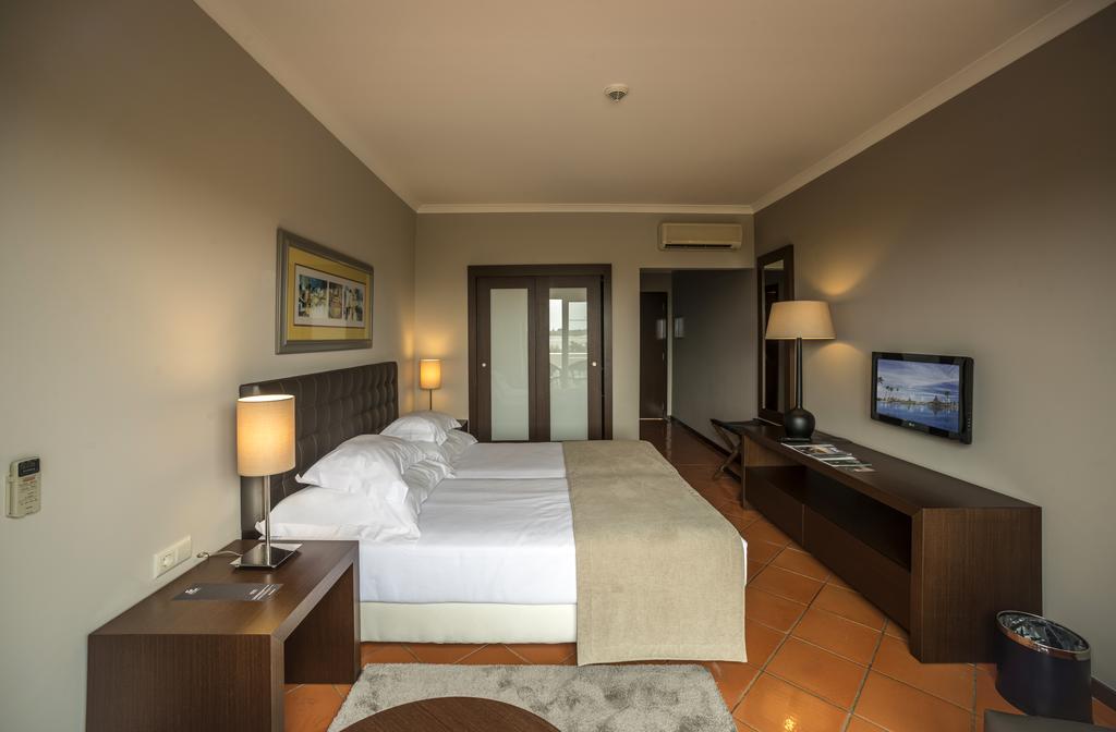 Room, Twin Beds, with Child Extra Bed