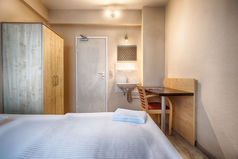 Enjoy Hostel Berlin City West 15/45