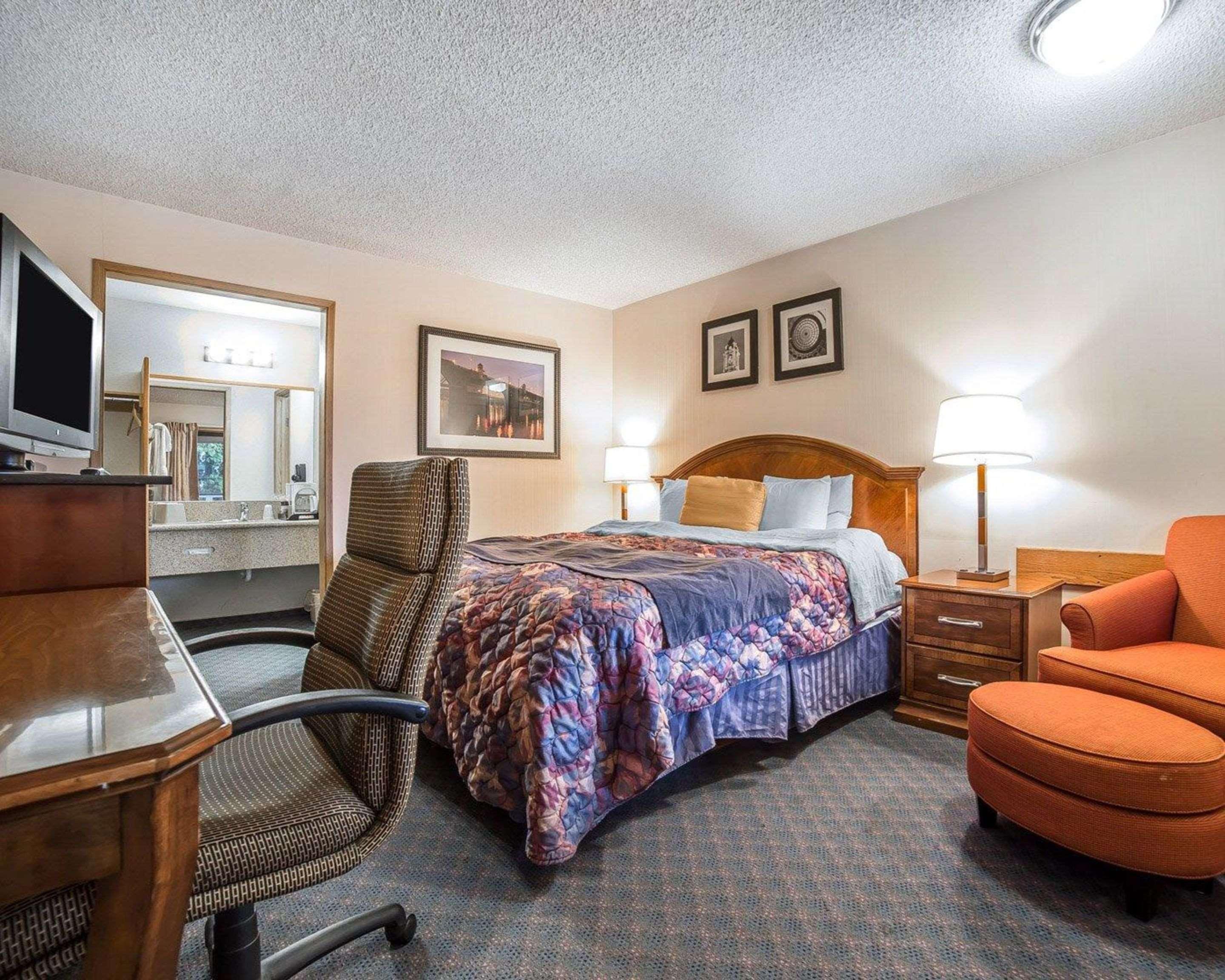Room, Double Bed, Rodeway Inn Baker City 3/5