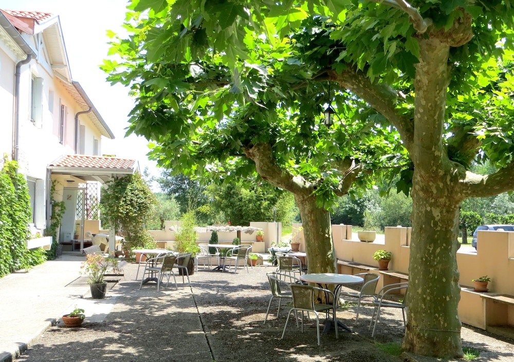 HOSTELLERIE DU CLOS PITE 46/56