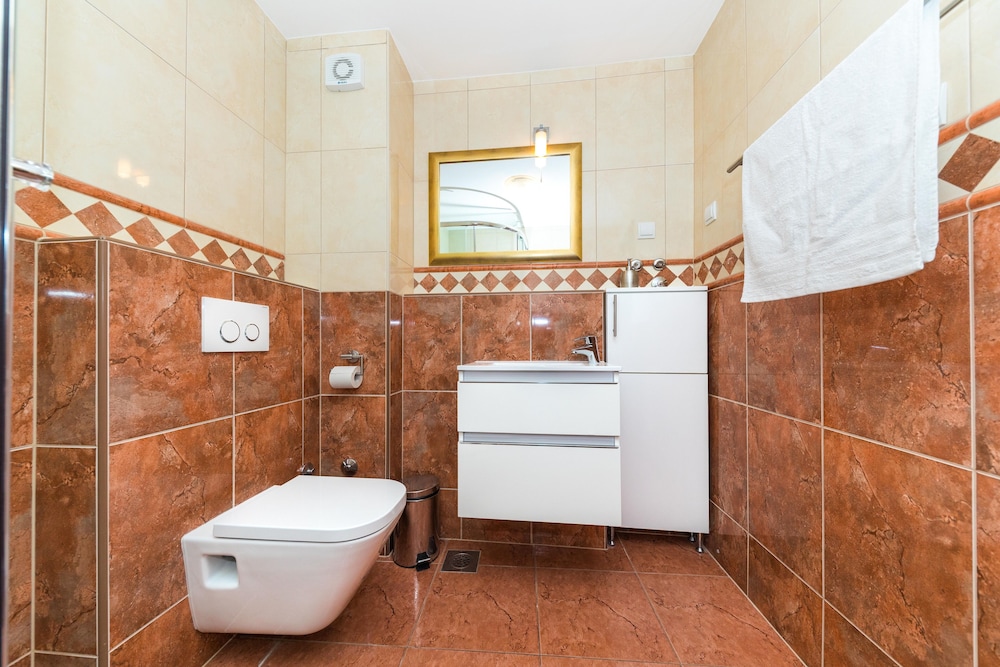 APARTMENTS PERLA 38/42