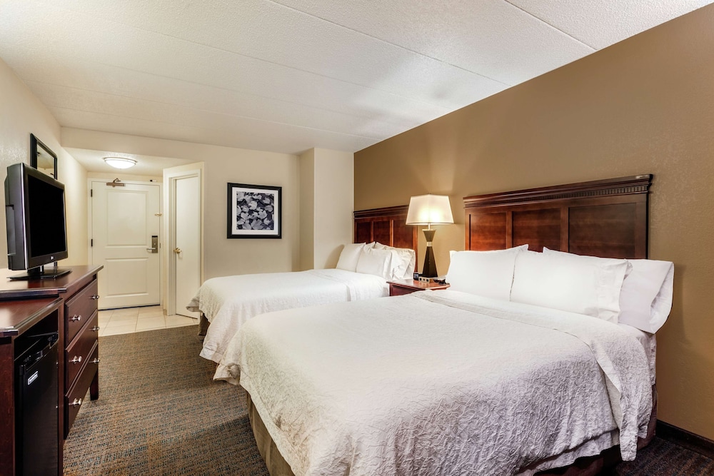 Hampton Inn Milwaukee/Brookfield 18/36
