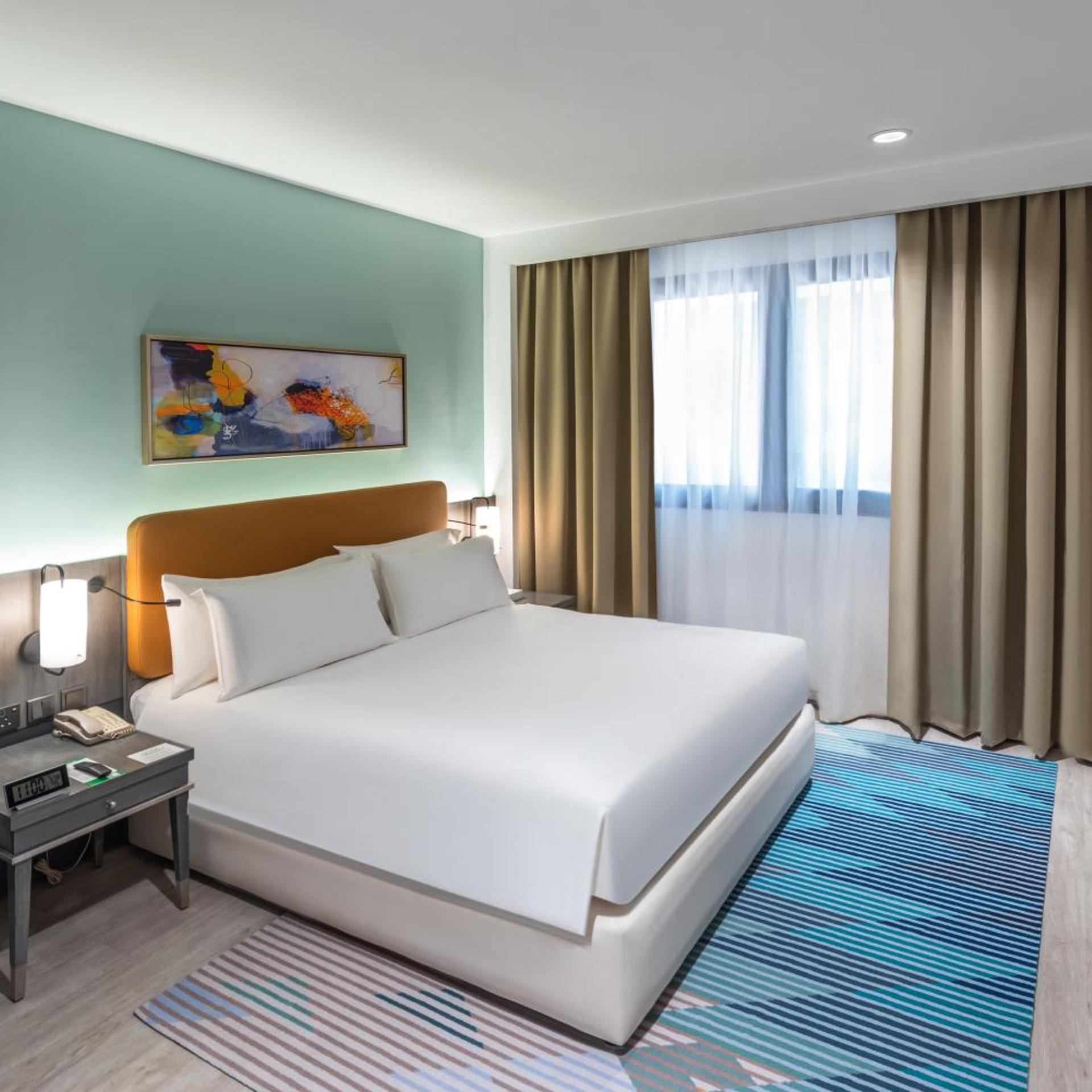 Club, King Bed